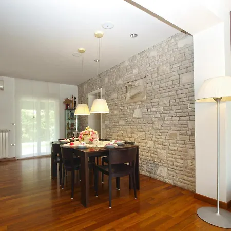 Isabella 2103 بيت للعطل بولا