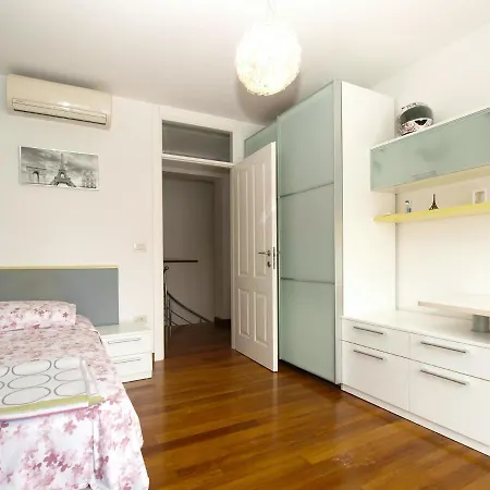 Isabella 2103 بيت للعطل بولا