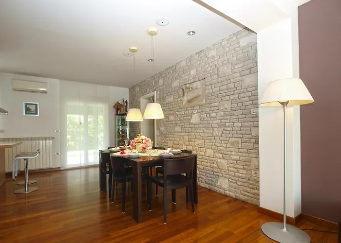 Isabella 2103 بيت للعطل بولا