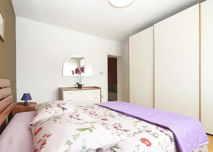 Isabella 2103 بولا