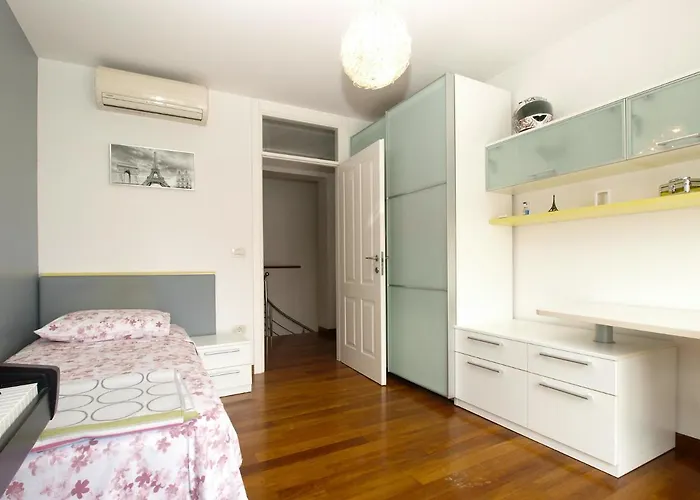 Isabella 2103 بيت للعطل بولا