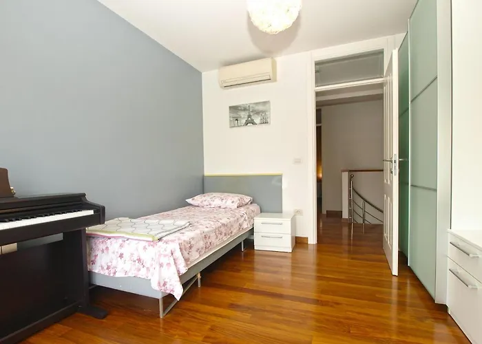 Isabella 2103 * بولا