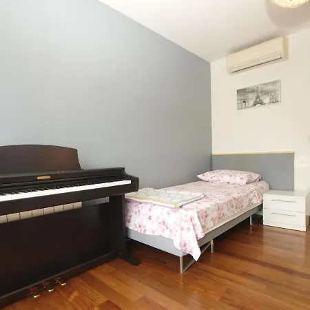 Semesterbostad Isabella 2103 *