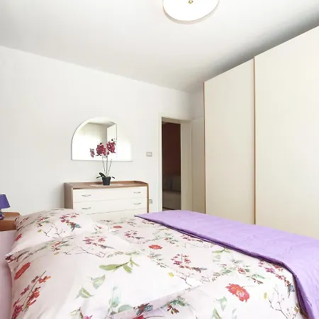 Isabella 2103 풀라