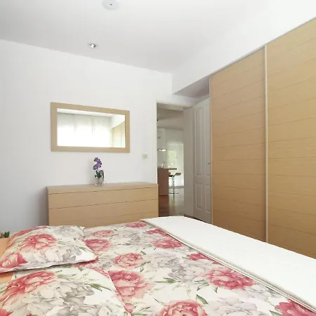 Isabella 2103 度假居 *